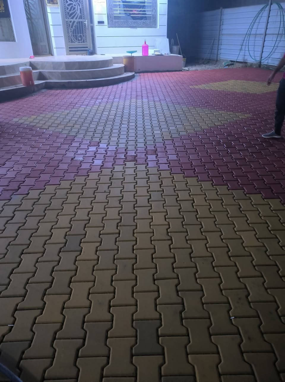 كادر (مقرنص +كربستون+ساقيه+ بازلت)  نشتغل جميع المحافضات  شغل درجه اولئ امانة الله ورسوله شرط تسليم مهندس للاستفسار (***********)
