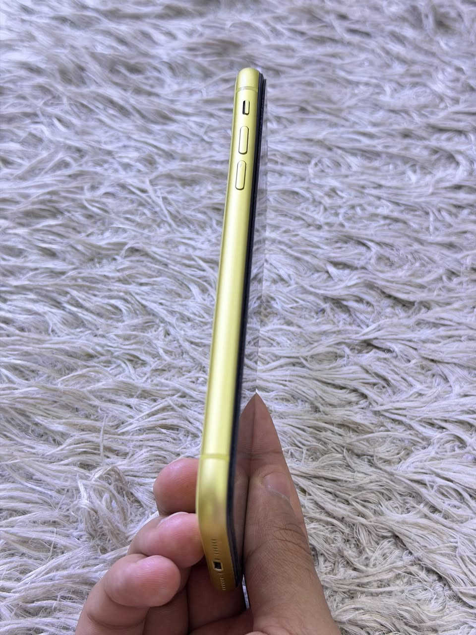 السلام عليكم
ايفون 11 العادي ذاكره 128 

بطاريه 76 

* فقط شي كلش بسيط بالشاشه نقطه بنفسجيه 

ممبدل بي اي شي  نظيف كلش حلو

سعره ٢٥٠ الف 

***********
