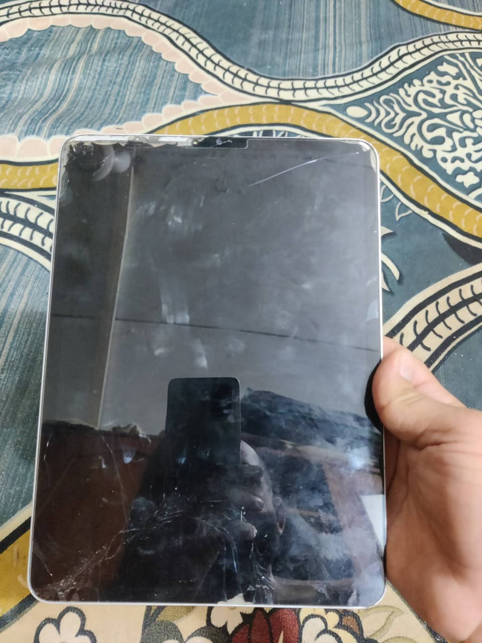 ايباد 11 ام 2 ذاكره 128 الجهاز بفطر بالكلاس بس ما مؤثر ابد بصمه وجه شغاله كله شغال السعر 360 بكاني واسط توصيل موجود اي استفسار اتصل فقط اتصال ***********
