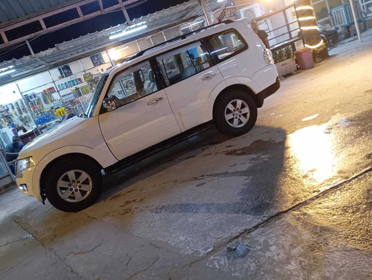 السلام عليكم
————————-
باجيرو 2008 حبتور 
رقم بغداد انكليزي باسمي تحويل ثاني يوم 
———————————————
مواصفات 
١- فتحة 
٢- شاشة كأمره 
٣- كشنات جلد + كهرباء 
٤- تبريد ٣ قطع 
٥- مري شفط 
٦- فور ويل 
باقي مواصفات المعروفة 
———————————————————
سياره مكفوله بدون حادث بية صبغ 2 قطع طخت تكتك  بدون اي دواخل وعلى الفحص بدون ايرباك سياره جاهزه بدون اي نقص بية ملاحظه بسيطة جدا فقط
+ موجود السونار مالها 
 
————————————————————————-
السعر:-115 بي مجال بسيط
مكانه :- بغداد الجديده
***********
