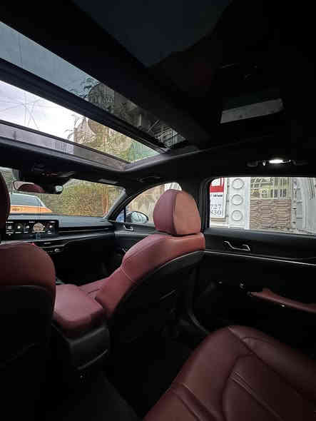 السياره كلش جديده وحلوه وبالحيقيقه احلا من الصور المواصفات:
• الموديل: 2025 الشكل الجديد
• الفئة: GT-Line فول بانوراما
• أوتوماتيك 8 سرعات
• المحرك: 4 سلندر سعة 2.5 تنفس طبيعي العداد: (11 ميل ) )
• شاشة لمس كبيرة متصلة الكترونية (قياس 10.25 )
• نظام ملاحة GPS
• نظام صوتي فاخر pos
. شاشة دشبول ديجتل إلكتروني
• بلوتوث + تايب سي + أبل كاربلاي + أندرويد أوتو لاسلكي بدون كيبل
• شحن لاسلكي للجوال
• دخول وتشغيل ذكي (بصمة)
• تشغيل عن بعد
• مقاعد أمامية كهربائية
• تسخين المقاعد
• نظام تكييف مزدوج
• إضاءة داخلية LED
• نظام اختيار وضعيات القيادة (Eco - Sport - Comfort وغيرها)
• حساسات أمامية وخلفية 360 درجة
• كاميرا خلفية عالية الدقة
• أنوار أمامية LED بالكامل
• أنوار نهارية DRL
• أنوار خلفية لد متصلة
• مرايا كهربائية مع إشارات
وبيها بعد هواي مواصفات سعرها238 ورقه وبيها مجال كلش قليل مكان السياره بغداد الحرية السياره مرقمه كامله بسمي

‭0772 174 7187‬
