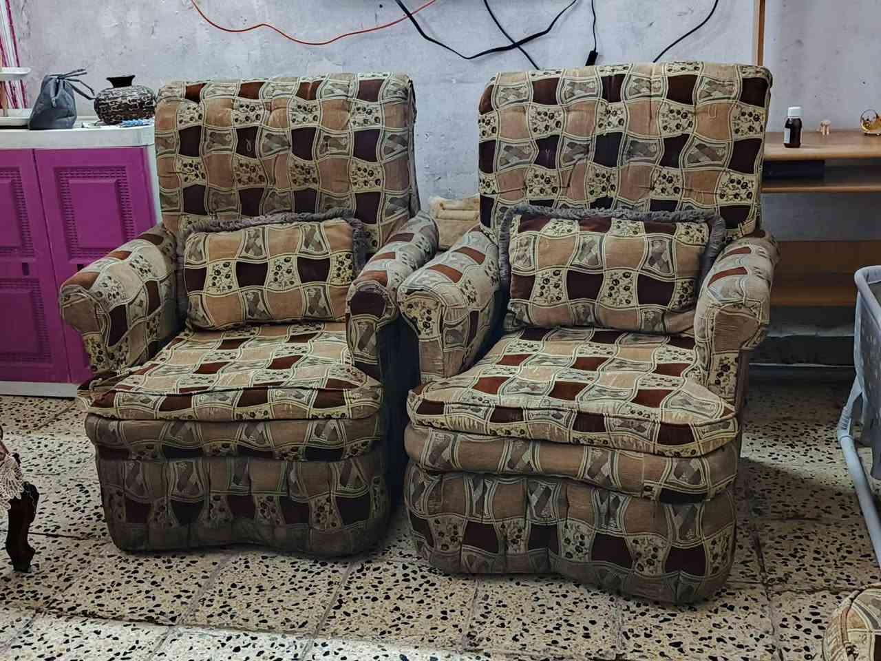 تخم 7 مقاعد معه طبله نضيفات تكمه للبيع المكان حي الجهاد الرفاق بغداد ***********
