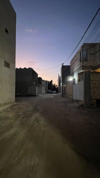 قطعة اوض للبيع في حي الخضراء في كرد لان التنومه قريبه على جسر التنومه ...