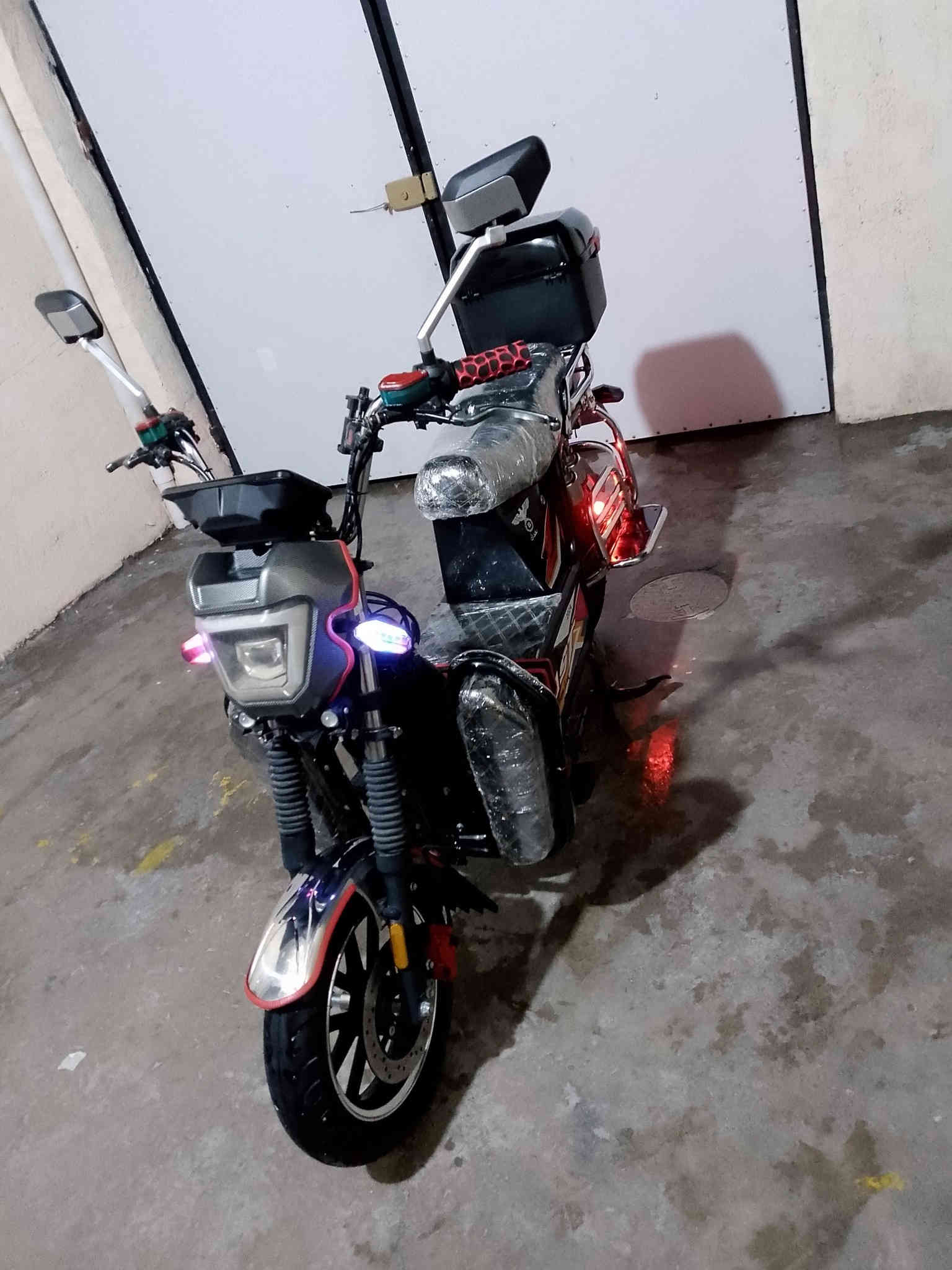 السلام عليكم موطور جبلي للبيع 
موديل 24 موطور جديد ماتذب علي كلشي
بطاريات جديد 6 باتري موطور مال جناي 
مثل ماموضح بالصوره جاهز مجهز
المكان شارع الأطباء بالسوگ القديم 
السعر 620 للأستفسار 
الاتصال بالرقم ***********
