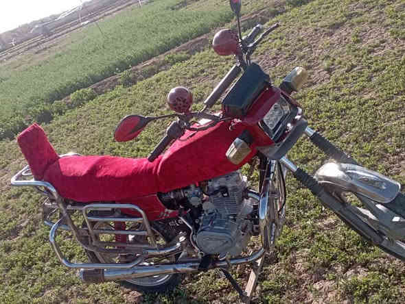 السلام عليكم دراجه فيوم للبيع موديل 2012 رقم وسنويه عضم عاج تحويل ثاني يوم واسط الدجيلي سعر 750 وبيه مجال ***********
