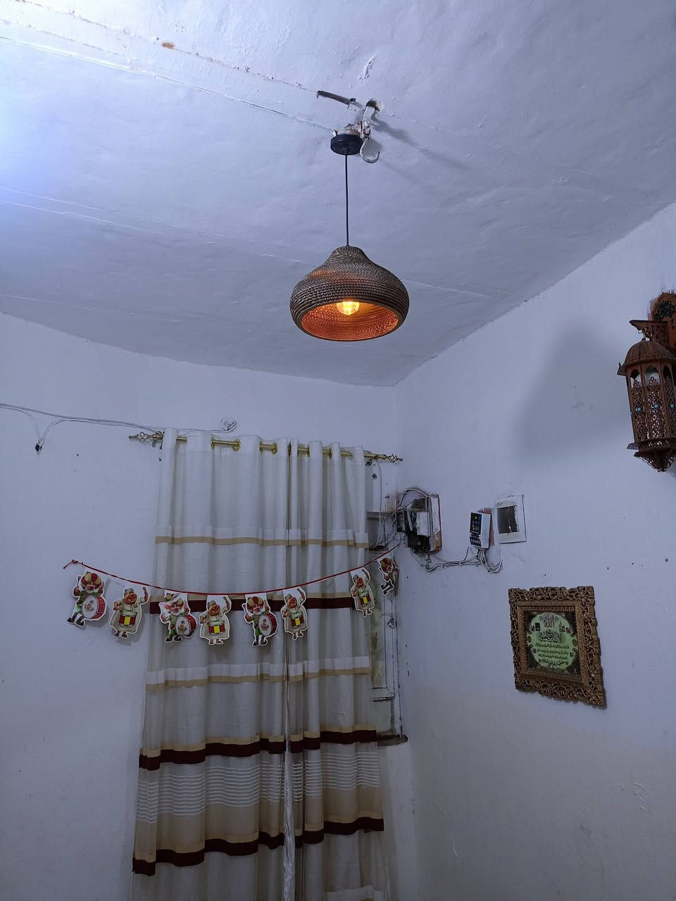 بيت الى البيع المساحه 100 متر قربه مجمع الغيث يتكون براني وغرفتين وهول ومطبخ منطقه ال مجيبل مشمول بقرار300/ 20 قابل الى الطابو السعر خاص او مراسلتنا على الواتساب***********
