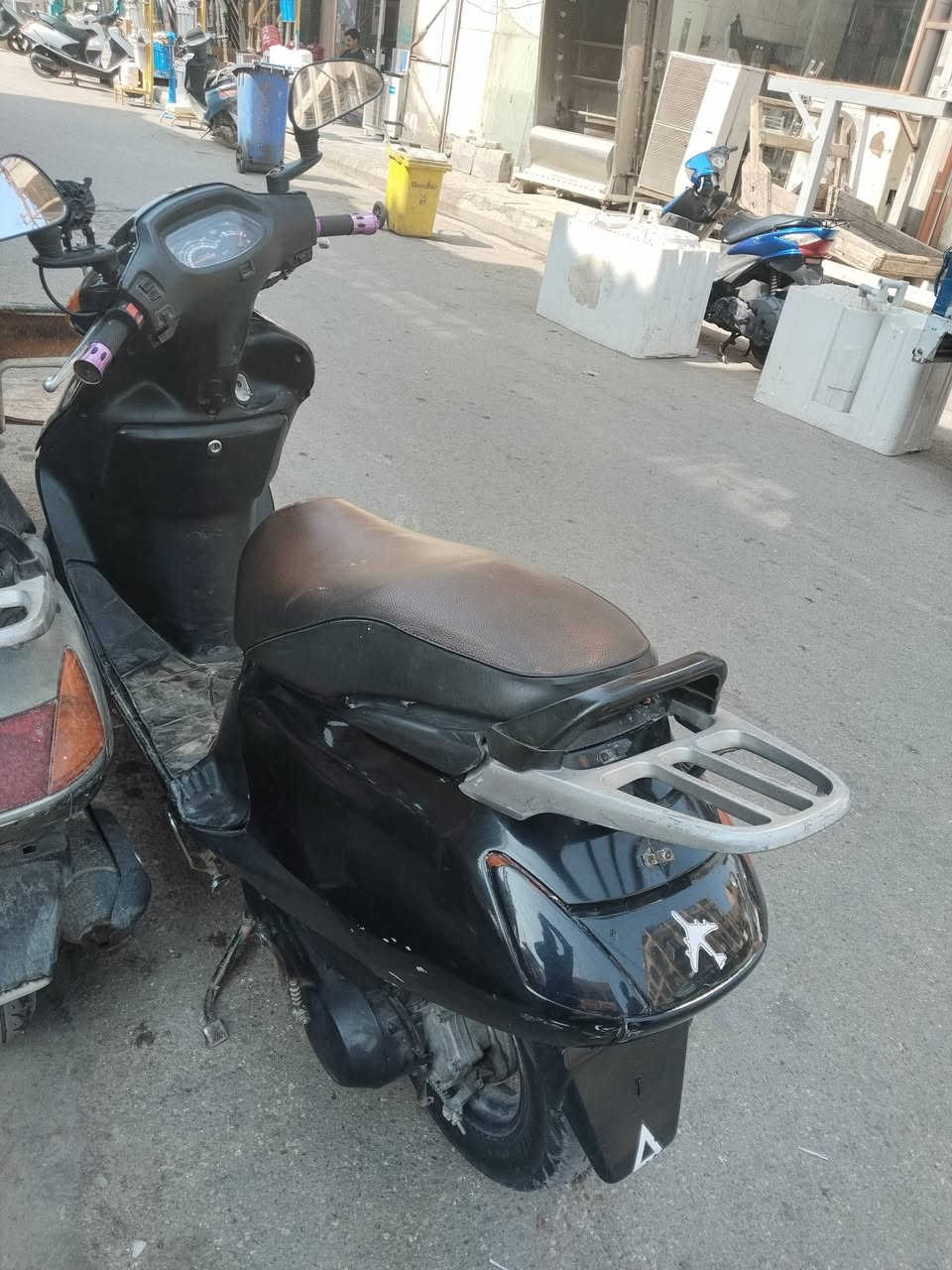 سبيسي ياباني بلادي
مستعجل عالبيع
رحمة لوالديك لاتكسر بالسعر 
خابر وتدلل
***********
