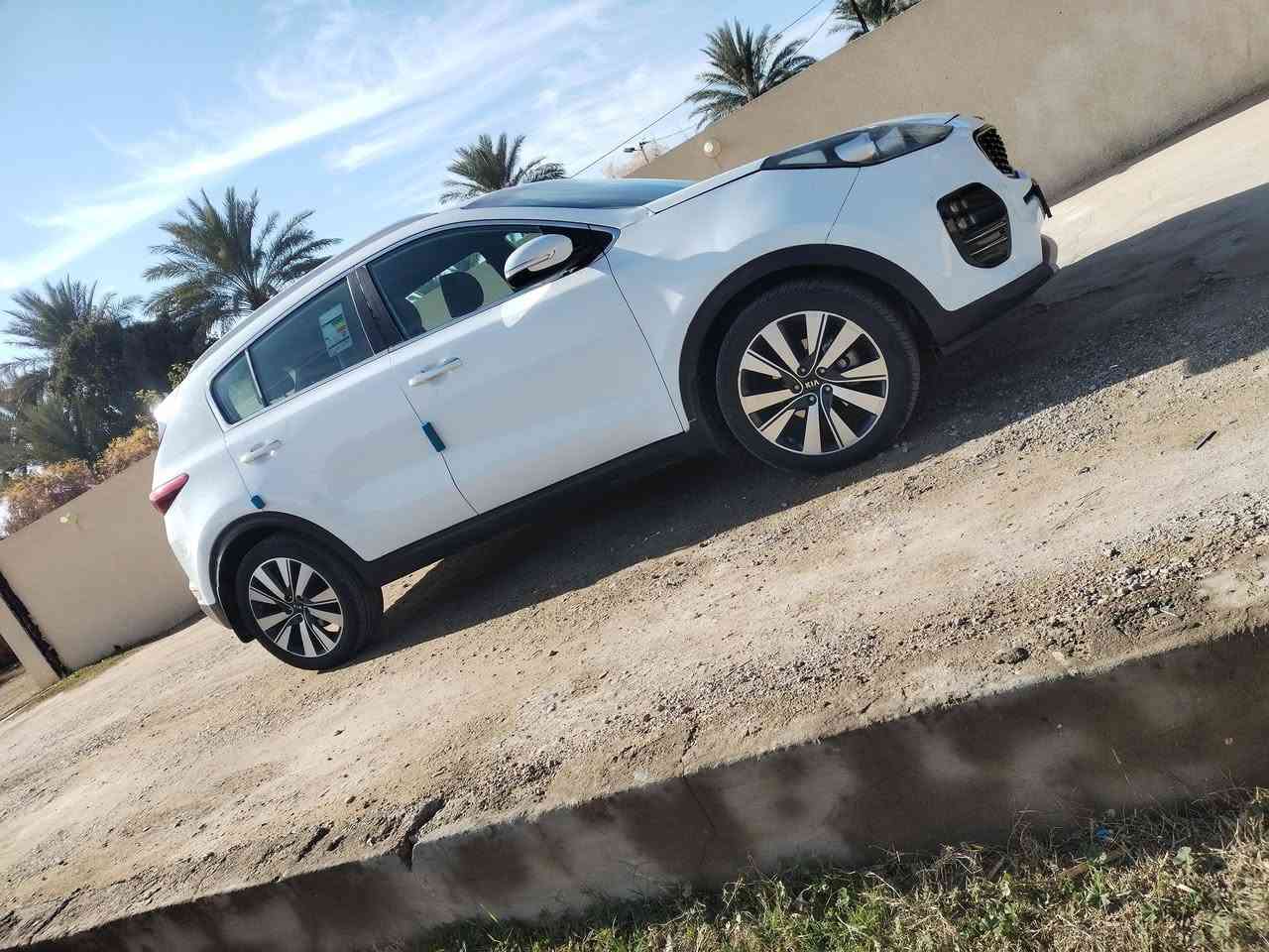 السلام عليكم كيا سبورتج خليجي مويل 2018 مكينه وگير وتبريد وصدر كفاله تخم تاير بيه قطعتين صبغ وبنيد اصلي تبديل يعني 3قطع 
ماشيه 80 حقيقي 
مكان بغداد الوسفيه 
سعر 155وبيه مجال 
***********
***********
