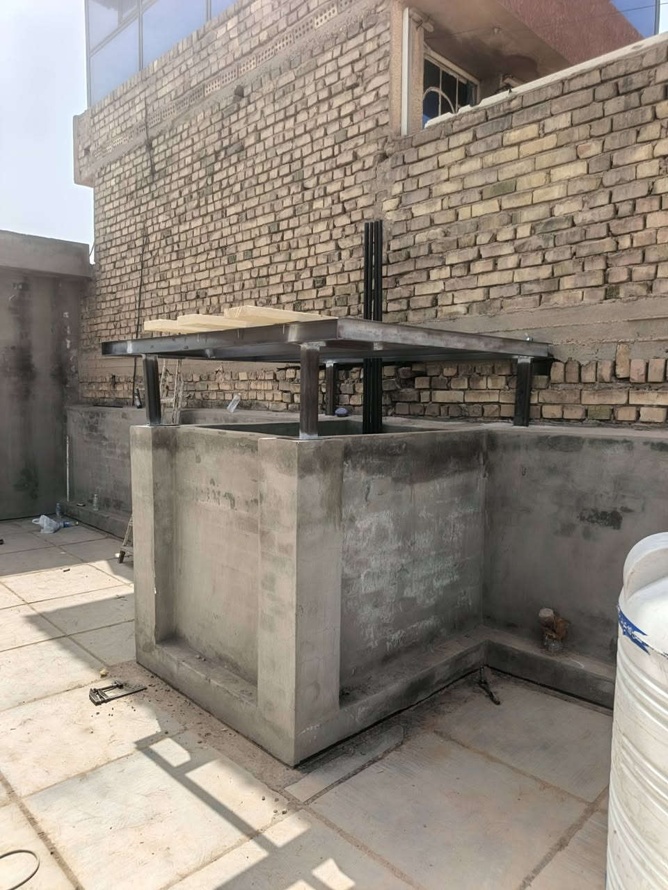 سلام عليكم حداد متجول في بغداد تم عمل قواعد تانكي عدد اثنين وعمل قاعده سخان عدد اثنين في كم ساره ***********

