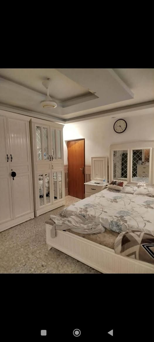 🏡 دار للبيع – 

الحلة  / الأكرمين قرب شارع أم البنين وقريب من الكراج الموحد 

📐 مساحة: 200م

📜 طابو صرف 

 – طابق واحد

🔸 المحتويات:
• غرفتين 🛏️ غرفة تحتوي على سويت 
• صالة 🛋️
• مطبخ حار وبارد  🍽️
• استقبال 👥
• صحيات عدد 3🚿
• بناء مرمم حديث ✔️
• كراج سيارة 
• حديقة 
🧱 ‏ 
للأستفسار عن السعر واي تفاصيل اخرى مراسلة الصفحة أو الاتصال على أرقام 
مكتب البيرق  للعقار 
***********
***********  ￼
