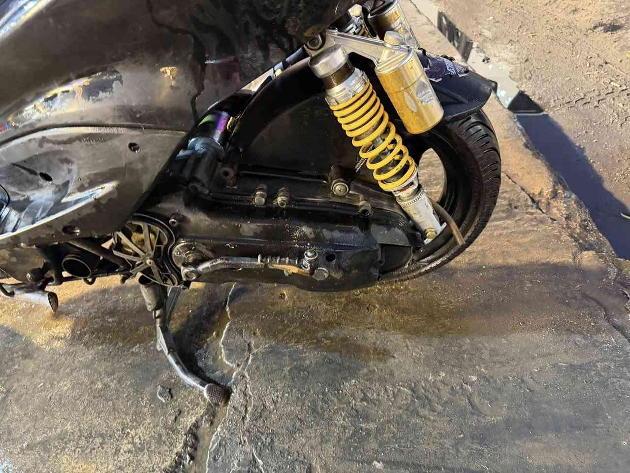 السلام عليكم اخواني الأعزاء سكنس نثيه 140 للبيع الدراجه بيه سلف رياضي ودبلات امامي رياضي ودبلات خلفي رياضي وصالنصه ستيل ام الكاتم و قبضه سكليتر رياضي و بنز بريك رياضي وياله وتايرات كلش نضيفه الدراجه متروكه صارله شهرين اجيت اشغله متشتغل ابيعه كوم حديد 
السعر ٣٠٠ وبيه مجال
الرقم للاستفسار ***********
العنوان بغداد السيديه
