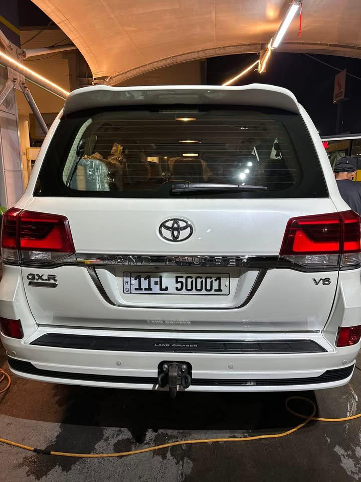 لاندكروزر 2021 بريم فل مواصفات 🚨
🔹 الموديل: 2021

🔹 الممشى: 46 ألف كم (حقيقي ومدعوم)

🔹 الرقم: بغداد تحويل

🔹 المحرك: 6 سلندر

🔹 الحالة: نظيف جداً بحالة الوكالة

✨ مواصفات فل (بريم):

 • 4 كامرات + كاميرا خلفية

 • شاشة + DVD بلاد

 • شاحن وايرلس + ثلاجة

 • تشغيل عن بعد

 • زنون متحرك

 • دفلوك

 • 8 ايرباك

 • فتحة سقف

 • نظام ترحيب

 • مرايا شفط + إشارات + قلبة

 • حساسات + مثبت سرعة

 • تبريد 3 مناطق

 • تحكم ستيرن

 • بصمة (أبواب + جنطة)

 • كشنات جلد كهرباء

 • طفاية تحت الراكب

💯 سيارة استخدام شخصي، جاهزة للفحص بأي مكان

💰 السعر: 61 ألف دولار (بيه مجال للجادين فقط)

📍 بغداد

📞 ***********

⸻

🔥 ملاحظة: السيارة ما تحتاج فلس، تركب وتمشي مباشرة
