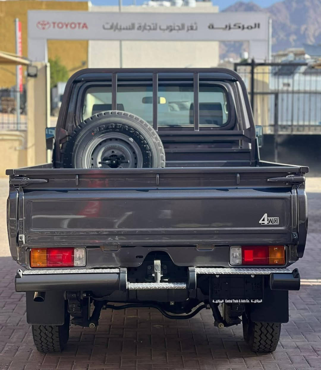 ﷽

إمتلك الآن TOYOTA LC70 ( شاص ) 2023 جير عادي / ديزل 

♦️بدفعه اولى  40 % على الهويه الشخصيه فقط  

♦️فترة سداد تصل لغاية ٨ سنوات 
 
المواصفات :

▪️محرك 6 سلندر / 4000cc ديزل 
▪️ تنك ديزل عدد ٢ 
▪️دفع رباعي
▪️مقاعد قماش  
▪️دخول مفتاح 
▪️جير عادي ٥ سرعات
▪️شاشة راديو
▪️مكيف 
▪️ديفلوك 
▪️ايرباغ 
و العديد من الإضافات

للإستفسار : ***********791009996

او تفضلو بزيارة معرضنا 
المنطقة الحرفية - بالقرب من مركز تويوتا للقطع و الصيانة و من الترخيص بجانب مسجد الفلاح .

أو من خلال اللوكيشن ⬇️

♦️تُطبق شروط واحكام البنك


**إذا كنت صاحب هذا الإعلان وتريد حذفه لأي سبب، رجاءا أرسل رسالة إلى الدعم الفني**