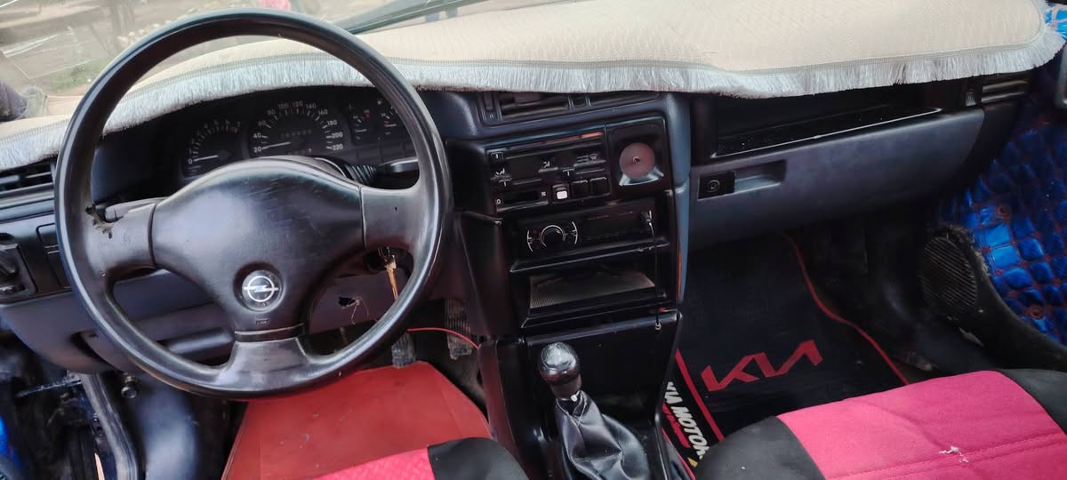 السلام عليكم ورحمة الله اوبل فكتره موديل ١٩٩١ رقم كربلاء مشروع وطني تحويل مباشر محرك ١٨٠٠ كير جديد تخم تاير توني شاده باتري جديد داخل كلش حلو كهربائيات شغاله مصبوغه عام إثر جراد مكفوله من الظربه والخياس تراي كلش حلو وناعمه السياره السعر ٢٢ وبيها مجال للشراي انشالله مكاني بابل القاسم ***********
