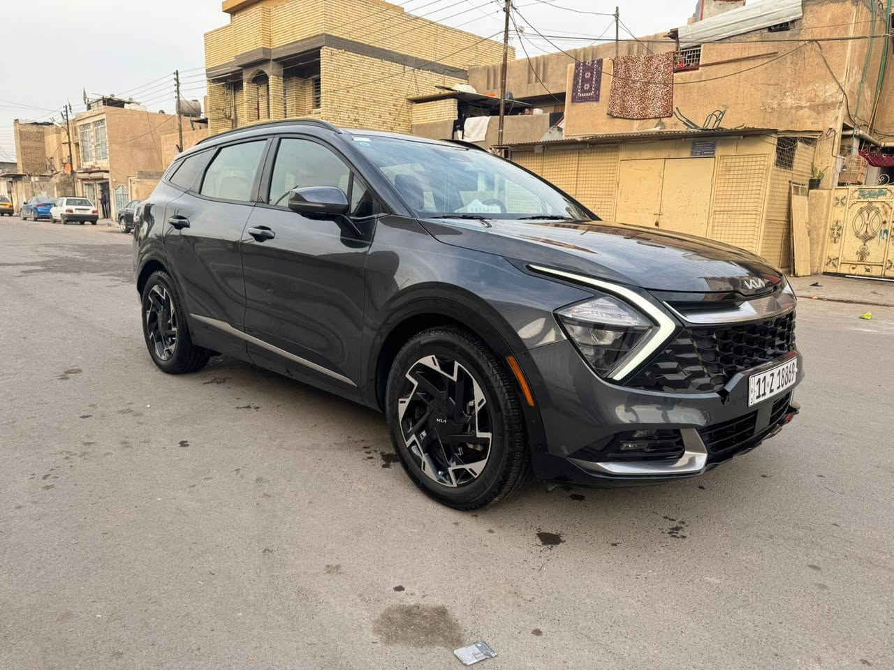 السلام عليكم
سبورتج 2024 وارد امريكي 
فول مواصفات SX PRESTIGE 
الضرر كما موضح بل صور 
بصمة 
تشغيل عن بعد 
بونوراما 
جنطة كهرباء 
4 كامرات 360 
داخل احمر 
شاشة متصلة تجتل 
رادارات امامي خلفي 
حساسات امامي خلفي 
بعد مواصفات معروفة 
العنوان بغداد حي النصر 
رقم الهاتف ***********
