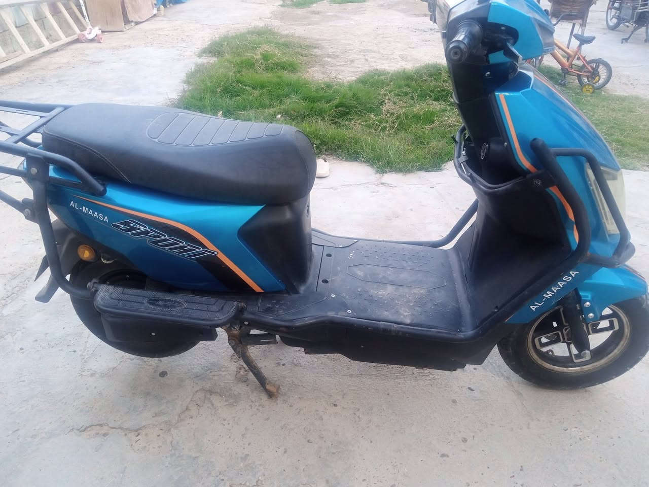 دراجه شحن للبيع
نظيف شغال
بطاريات عدد 6 يقرن 10 
#العنوان... الرمادي التاميم 
السعر ...450 الف
هاتف....***********
