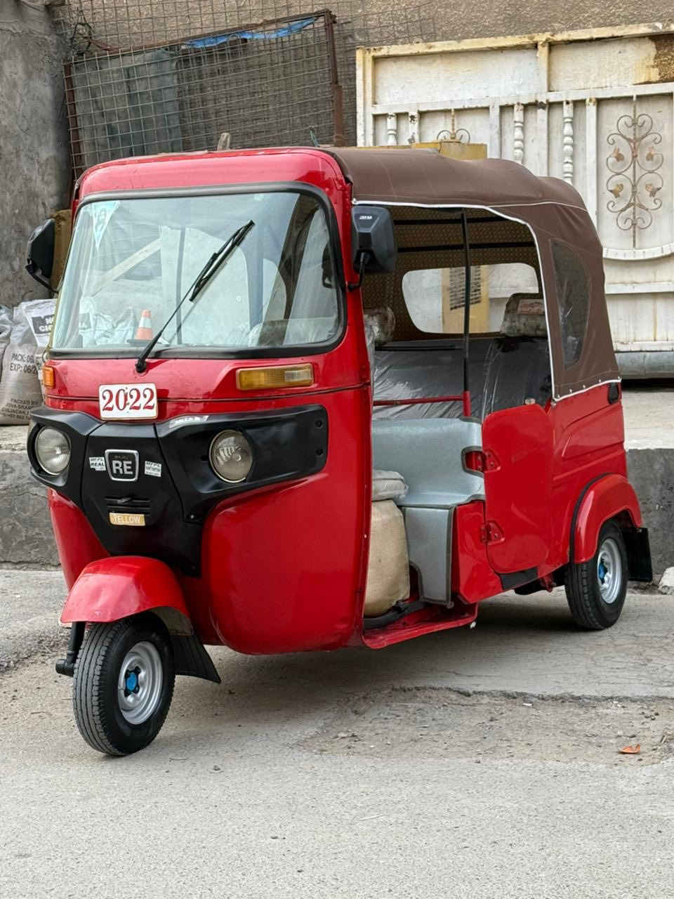 سلام عليكم تكتك موديل 22/10
تكتك نضيفه بيه مكان صباغ بيه بل صفحه على شبر صباغ
تكتك رقم وسنيه الوحات نكلزيزي 
نتصال ***********
