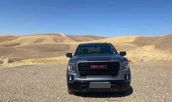 السلام عليكم 
للبيع جمسي سيرا موديل 21 محرك 8 سلندر 5300 فور ويل أبواب بصمة رقم أربيل بسمي تحويل مباشر ماشية 64  الف حادثها بابين السايق والخلف السايق  بدون ايرباك كلهن سليمات باب قصير السعر 250  ورقة مكان السيارة بغداد 
للاستفسار  *********** اتصال
*********** واتساب
