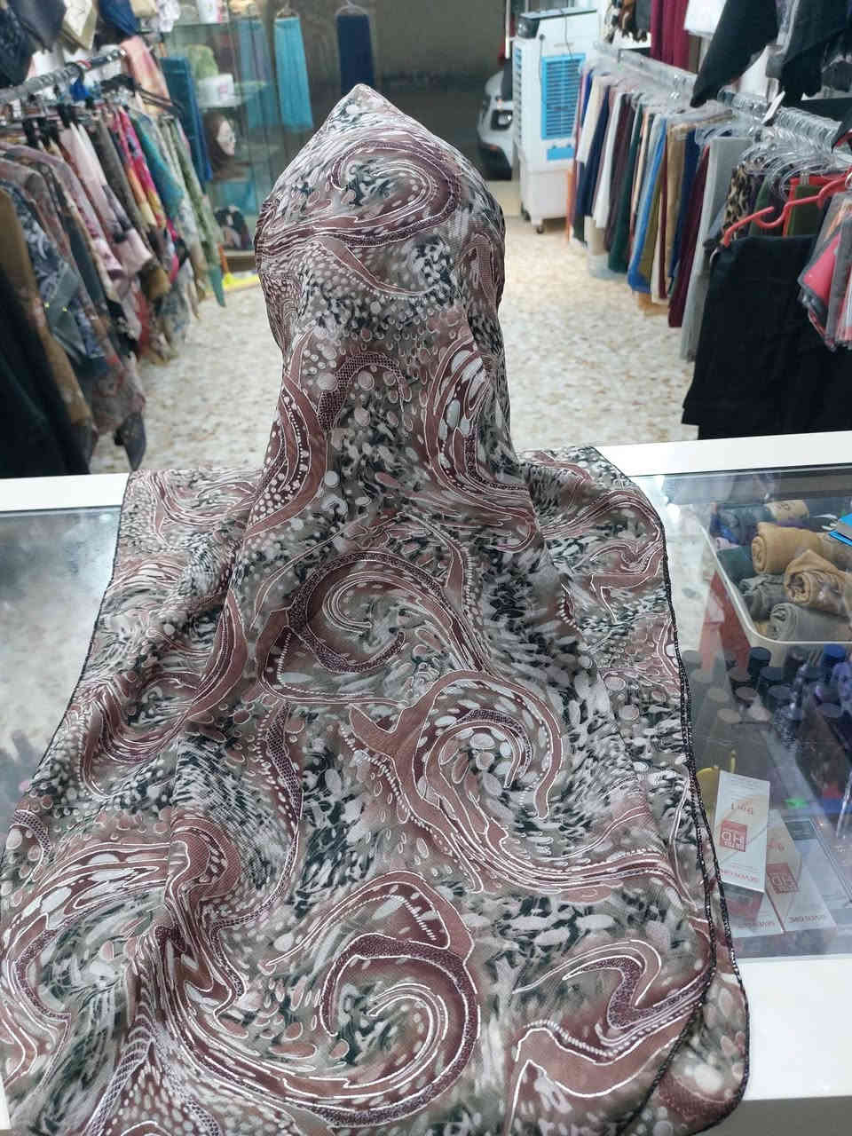 💫 ربطة جرجيت خليط قطني 💫
خامة ممتازة وناعمة تريح الراس وتثبّت الحجاب 🌿
📏 القياس: 110
🎨 ألوان جميلة وجذابة تناسب كل الأذواق
💰 السعر مناسب جداً (يعني جودة عالية بسعر يرضّي 😍)

✨ ربطة أنيقة، عملية، وتكمل ستايلچ بكل وقت ✨
لا تفوّتينها… الكمية محدودة 🔥

🏬 حجابات وكوزمتك الهادي  
📍 بابل – الحلة – البكرلي
📱 واتساب / اتصال: ***********

💖✨😊🌸🔥
