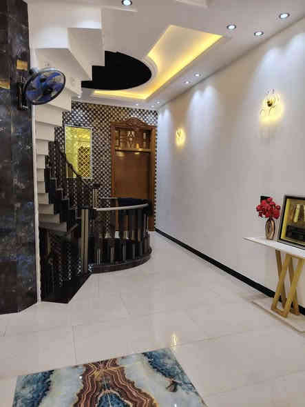 السلام عليكم
بيت  للبيع طابو ملك صرف في النحف حي النداء منطقة ال 46 بناء حديث 100 متر على شارع 20 و ساحة
السعر 200 وبي مجال 
اتصال مع واتساب 
 ***********
