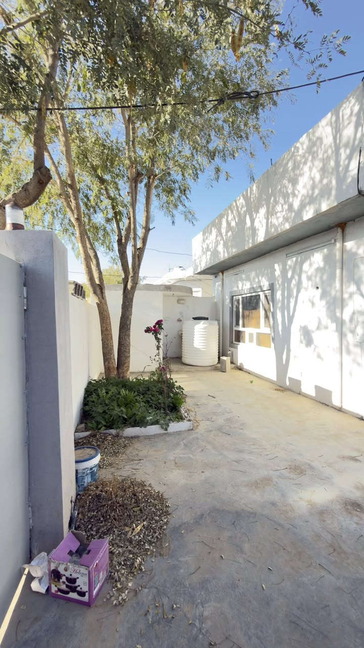 #اعلان
دار للبيع مساحة 200متر 

#المواصفات غرفتين نوم صاله استقبال مطبخ صحيات كراج ارضيه صب سقف ثانوي 

#الجنس العقار زراعي 

#العنوان ديالى خانقين خلف مستودع 

#اتصال مكتب علي الوندي للعقارات ومقاولات 

***********
