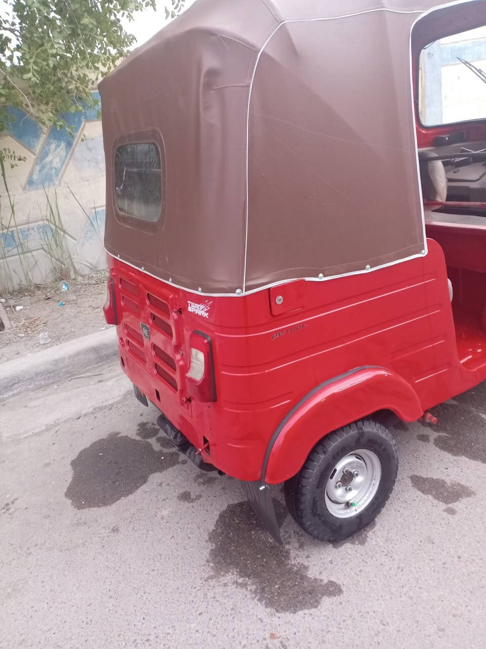 السلام عليكم تكتك البيع موديل 2018مرقم بسمي تحويل ثاني يوم  مكاني بغداد الشعب شارع  الصحه  السعر 5500وبيه مجال معمره تعمير جديد الرقم ***********
