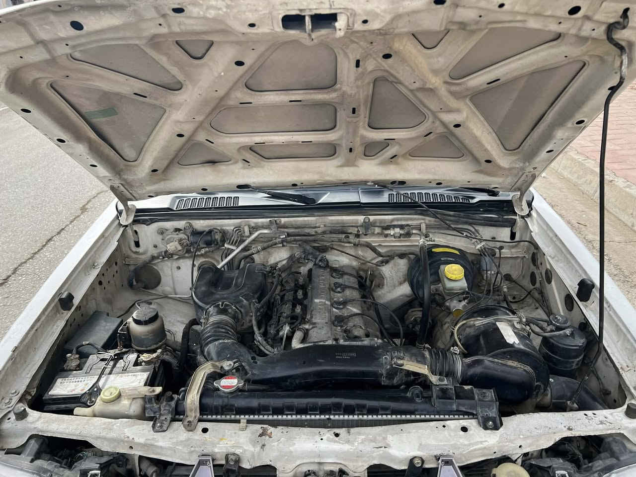 نيسان پيكاب مؤديل ٢٠٠٨
رةقةمي خاوةني(***********) واتسابوو فايبةريشي لةسةره
٢ پارچةو نيو بؤياخه كةميك ناوي گرتووه سةره شانصي لاي سياق كةميكي هةية  سةنةوي بةسةر چووه غرامه 1,400مليؤنيكوو چوارسةد هةزاري لةسةره دواي معامةله دةي گيرمةوه
گيروو مةكينه و اكسل تةقةو رةقة بةشةرت ٤ تاي نويم  لؤ بةستايه دةعامي پيشي نويه لايت نوي هةموو گياني بةشةرت
