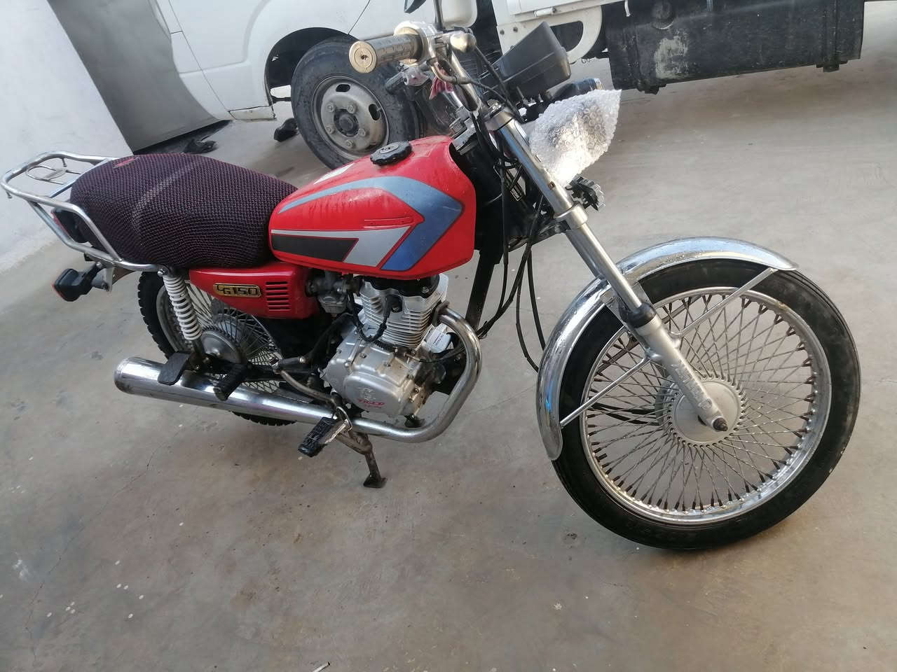 السلام عليكم دراجه ايرانيه للبيع الاسم تايجر اربعه قير انا ما اعرف الدراجات بس الدراجه كل الجديده 2020 اوراقها كامله ولا بخار ولا تنقيص بيها وبكيلتها ما مفتوحه وديتها للفيتر كل شيء ما بيها كهربائياتها كلها جديده كل نقص ما بيها اربعه قير العنوان بغداد سلمان باك محتاج واريد ابيع *********** *********** السعر 400
