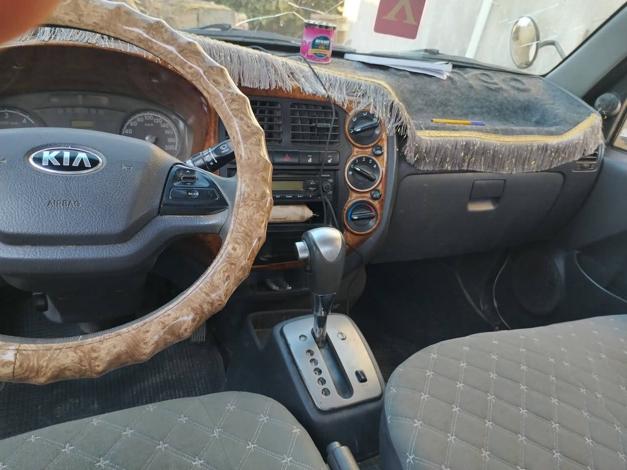 السلام عليكم بنكو مسكر موديل ١٦  سياره جديده ماعده بيه شبر  بارد  بلربع من جهة السايق وبيه بخار قليل السعر  ١٣٤ ورقه الاتصال عالرقم ***********
