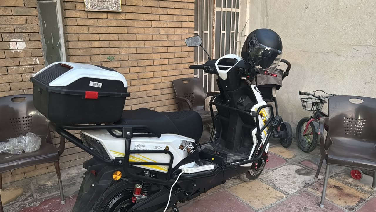 سلام عليكم سكنس gt 2025 شحن صار شهرين يمي 6بطاريات بعدهن شركه بطاريات 6مسطرة     السرعة:110            90حقيقي.                 تمشي بل شحنة الوحدة 50كيلو.                           الشاحنة اصلية الدراجة مال معرض حسن وحسين السعر:مليون و50 وبيها مجال للشراي الرقم:***********
