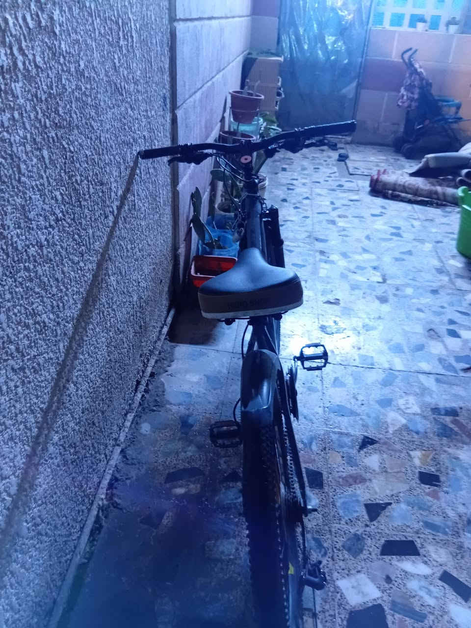 سلام عليكم  بايسكل للبيع كلشي ما بي بس العكرب 
واكع مشتري 200 السعر 150 وبي مجال 
*********** واتساب
