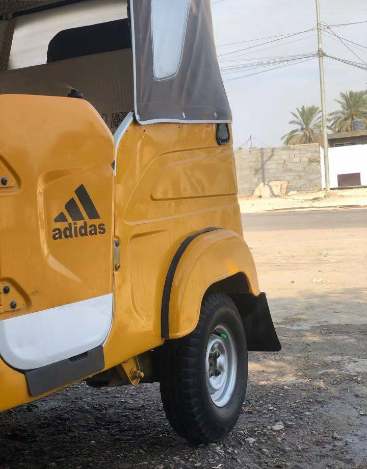 السلام عليكم تكتك للبيع موديل واحد وعشرين  رقم وسنويه بابل بيه صفحه معجون ب ٧٢٥٠وبيه مجال حك جيه
مكان بابل المسيب توصل ***********
