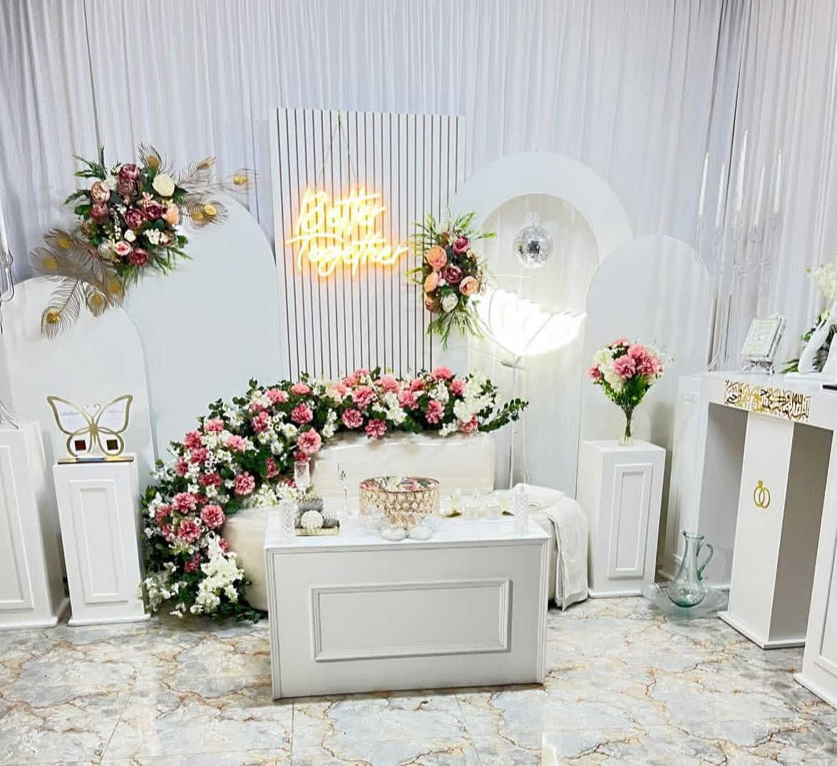 كل لحظة فرح تستحق لمسة من سناريا أشكال ألوان 🤍
نصمّم كوشات أعراس تجمع بين الجمال والرقي، بألوان تنبض بالحياة وتفاصيل تروي الحلم.
خلي يومك الأجمل يبدأ من هنا ✨.                                                    📍 ديالى
📩 للحجز والاستفسار راسلنا على الخاص - واتساب ***********
