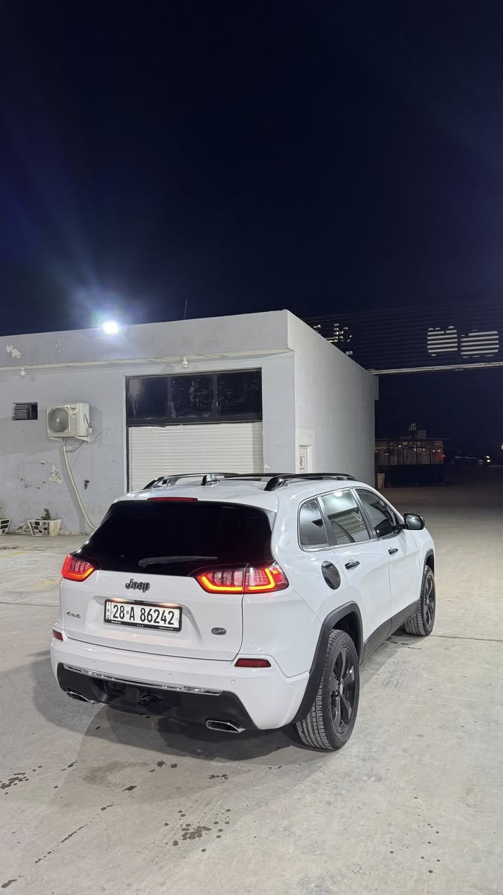 السلام عليكم للبيع او المراوس جيب شيروكي بزون موديل 2019 فئة اوفر لاند 
اعلى فئة فول الفول مواصفات خاصة بانوراما رادارات 360 حساسات من جميع الجهات
 اوتو بارك كشنات تدفئة تبريد ولخلفيات تدفئه وستيرن 
 مانع تصادم كشنات خزن ذاكرة جنطة كهرباء لايتات وره كدام لد اصلي وبعد هواي مواصفات بيهة محرك 6سلندر ماشية 145 مكينة وكير وحدادية جدد وبلاديات وكفاله شرط رقم نجف دولي بسمي سنويه وهزه ورقم جدد توني جددتهن 
صبغ مكانات ابيعك حزام بس كفاله من دواخل ولغود وشواصي وبجم مكاني نجف
السعر 130وبيهة مجال بسيط للاستفسار ***********
