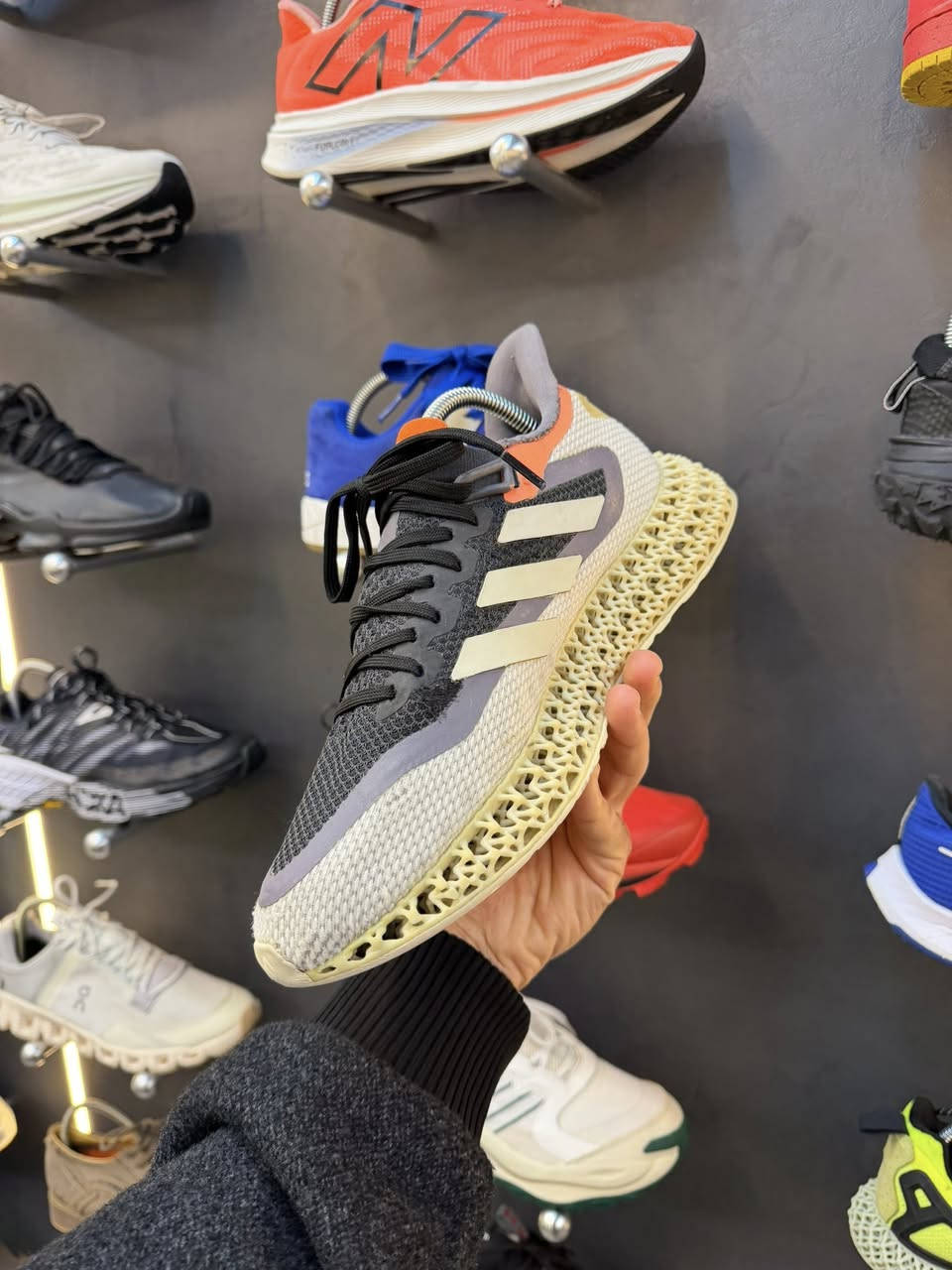 النوع/اديداس فوردي 
القياس/42
السعر/60
📍بغداد-الحريه-مقابيل الضريبه
***********☎️
