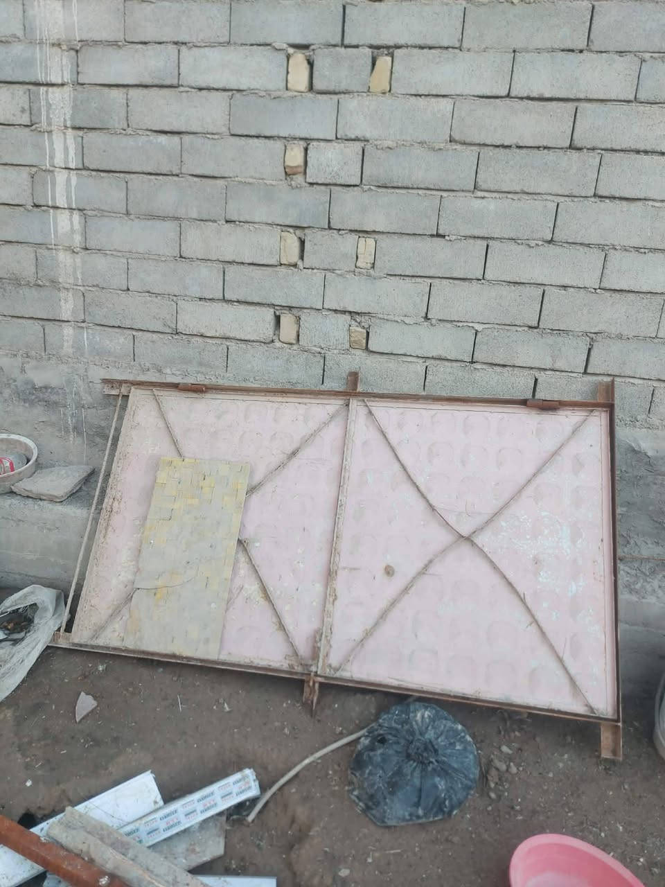 قفص حديد من هاذ الزين البيراسي كذالك سعره 100 بي مجال بسيط باب لبيع ب30 قفل ودبه ب20 
مكاني القرنه حي السلام جسر المشاة 

رقمي متواجد اتصال ونت***********
