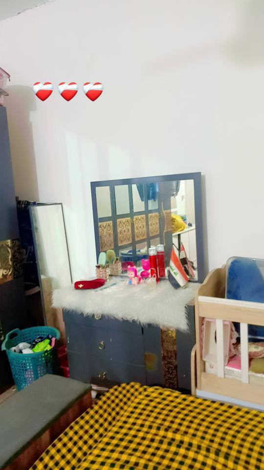 غرفه نوم مستعمله شي قليل والله كلش نضيفه مابيه اي ضررر بس حبيت اجدد لا اكثرمتواجد عل  رقم ***********اتصل ودلل 😊
