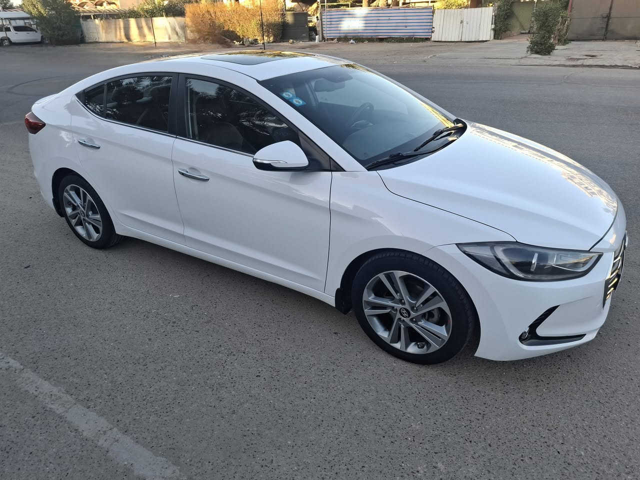 (للبيع او المراوس) 
النترا ٢٠١٧ خليجي فول مواصفات Vip استراد ايراني مواصفات خاصه ماشيه ٩٢ محرك وكير بلادي كفاله السياره نظيفه جدآ حداديه تخم تاير زنون عدسات  سونار مع الصور مكانه حي الأعلام بسعر ١٥٣
***********
