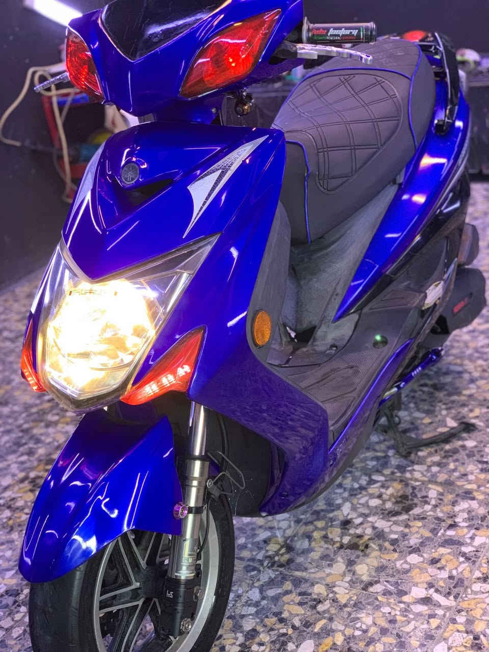 🙋‍♂️سلام عليكم دراجه سكنس لد مكينه بلادي تزويد خارجي والدراجه كفاله من كلشي الدراجه حيل جديده 
1.بيه ويل نجمه مال رمبه 
2.بيه صدر LZمختلف فج ينشد يمنه يسره يعنيينشد شمعه 
3.بيه كشن رياضي اجه بيه 
4.بيه قبق هندر كوسو 
5.بيه صالنصه بنبل بيز 
6.بيه يدات شارك 
7.بيه ستاند صفح بوش 
8.بيه قاعدت رقم كوسو 
9.بيه قبق فلاوين شارك 
10.بيه طلاعات انسي واي
11.بيه قبضات 
12.بيه كامرات اجني بيه 
13.بيه قبق جوزه 
14.بيه تايرات جلاتين مال رمبه 
15.وبيه اشير وسكنات حمر 
16.بيه كلجات كلجات قويات اجني بيه 
وبعد بيه نواعم اسف عله الطاله الدراجه غاليه الميعرف بسعارهن ليراسلني 💁‍♂️وهاذه رقمي ***********
