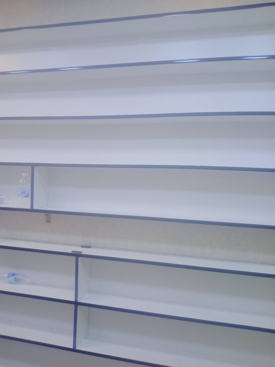 السلام عليكم ارفوف جداً نظيفات مامستعمله للبيع الرقم ***********
