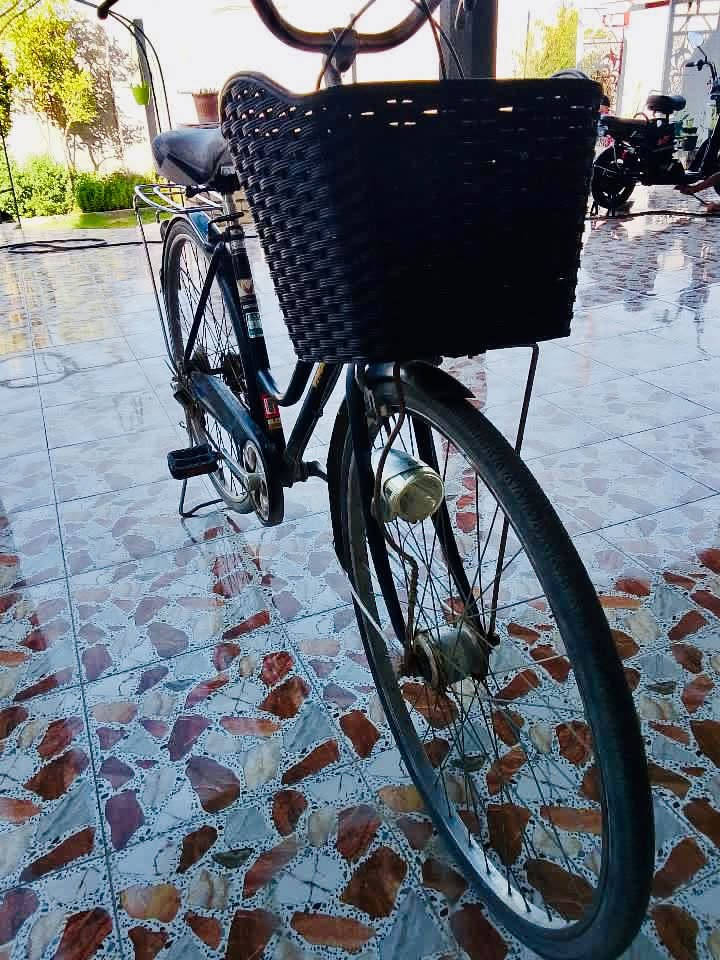 السلام عليكم شباب.. 
بايسكل ياباني أصلي للبيع 🚲
النوع: ياباني بلاد، حديد قوي ومتانة عالية.
وجاهز للاستخدام مباشرة (ما يحتاج أي مصاريف).

السعر: 100 ألف دينار (وبي مجال بسيط للشراي الجاد).
الموقع: الأنبار - الحبانية (منطقة كولكم).
⚠️ تنويه: أنا مجرد ناشر للإعلان للفوائد، للاستفسار والشراء يرجى التواصل مباشرة مع صاحب البايسكل على

 الرقم:📞 ***********
