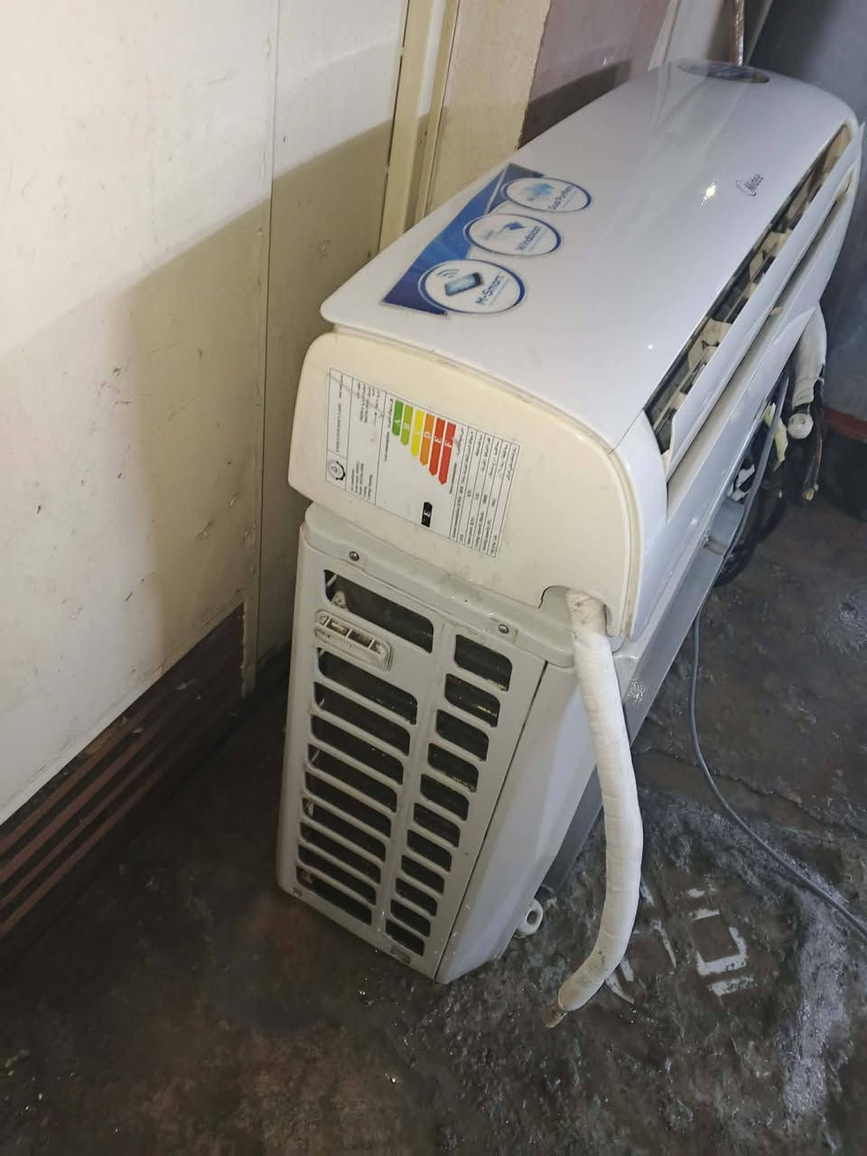 سلام عليكم  سبلت نوع ميديا، حجم طن ونص، شرط الشغل تدفئة تبريد، ضمان سبوع، ماطور بلادي، وضع شركه، اخو الجديد، السعر 260،      ***********.  ***********
