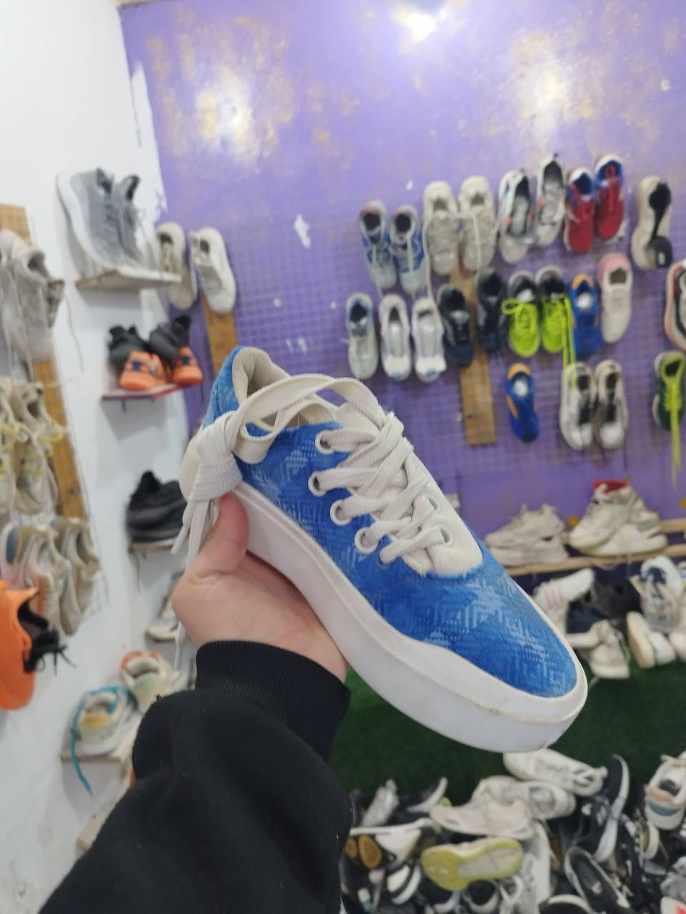 السلام عليكم
 أحذية بالة نضيفات شلعة كاملة ابيع القطعة على 3000 مابيع قطعة قطعتين شلعة كاملة من 100ـ250قطعة 
والي يريد يجي يشوف بعينه 
المكان الديوانية قضاء الشامية 
سبب البيع ؟ عدم التفرغ


**إذا كنت صاحب هذا الإعلان وتريد حذفه لأي سبب، رجاءا أرسل رسالة إلى الدعم الفني**