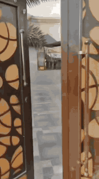 #للايجار بيت ٢٠٠ م بحي الزوراء منطقه ال٥٨البيت مؤثث يتاجر مع كافه الاثاث ايجاره ٥٠٠ للاتصال ***********
