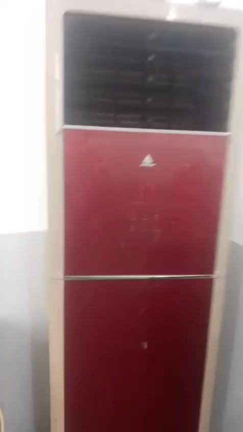 سلام عليكم سبلت دنكا طنين وثلث مستعمل قليل بروده حلوه تجي تفحص وتاخذه اشترينا لديوانيه وديوانيه جبيره واطكه شمس من كل اتجاهه ونريد نبيعه ونجيب اربعه طن السعر ٧٥٠ وبي مجال لشراي موشراي لاتعبني للتواصل ع رقم ‏‪***********‬‏الهاتف
