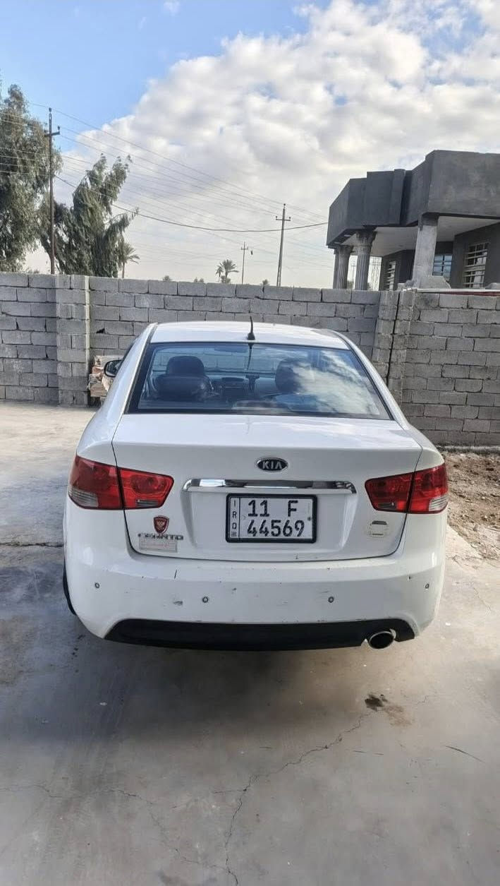 السلام عليكم
سيراتو 2013

محرك 1600

رقم بغداد باسمي 

شفتات  وتحكم ستيرن 

 السياره مكفوله كفاله عامه 

كير مكفول 

محرك مكفول 

حداديه جديده 
 

السياره معروضه ١١٣وبيه مجال بسيط 
***********
