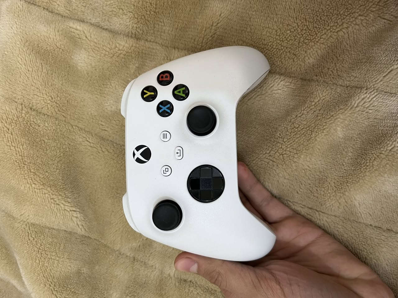 السلام عليكم
يابه اكس بوكس سيرس اس نضيف 100% 

 ويه اليده الاصليه مالته و الواريات الاصليه

ويا بطاريات لليده الاصليه قابله للشحن تشحنه و تلعب تطول وياك اربع ساعات

و ويا يده كيم سير ماخذه قبل فتره با 55 

و انطيك وي حساب متروس العاب شوفتك عينك بالصور و اي لعبه تريد انزله الك بالخدمه لان الانترنيت مالتي قوي و ابرز الالعاب الي بي rdd 2 و rust

و gta حساب مفول يعني تاخذه و تلعب كبل متروس سيارات و طيارات و لفله 125
 الله شاهد الحسب وحده ينباع 20 الف

خويه الجهاز كامل ملحقاته الاصليه من الوايرات و اليدات و كل الكارتونات موجوده مال البطاريه و مال يده الكيم سير 

الجهاز فول نضافه شوفت عينكم
السعر370الف و بي مجال بسيط للشراي 

مكاني نجف حي الامير و اذا انت بغير محافظه اكدر ادزلكيا


**إذا كنت صاحب هذا الإعلان وتريد حذفه لأي سبب، رجاءا أرسل رسالة إلى الدعم الفني**