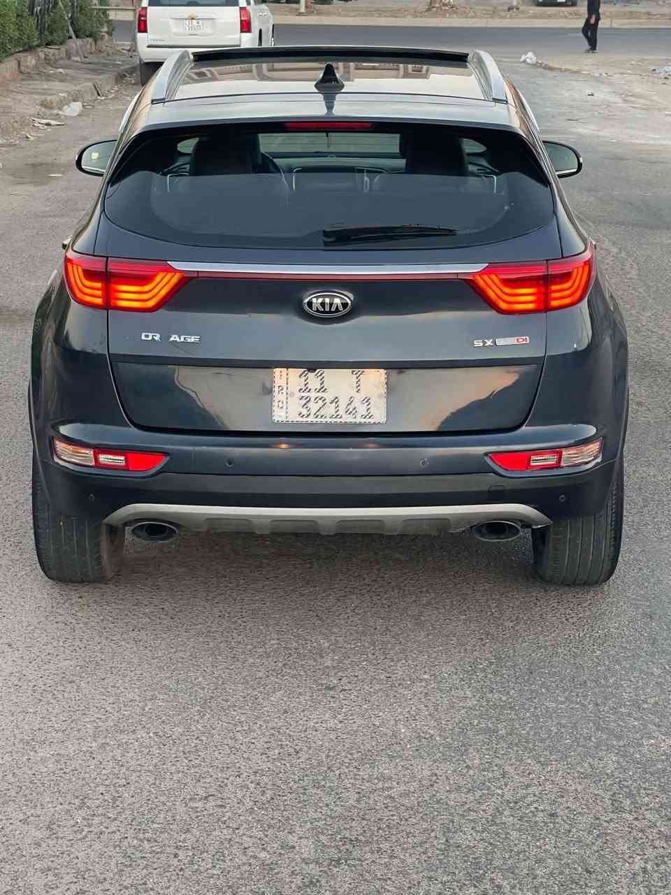 كيا سبورتج ٢٠١٧ فول ١/١ 
سعر ١٣٠ بيهة مجال شراي 
حادثة جملغ خلفي قبق جنطة 
بدون دواخل صور حادث مرفقة بلمشور بيهة جملغ باب كلير من امريكا فقط دون اي دواخل
موصفات فول ١/١ علئ فئة
تحكم ستيرن جهيتن مانع نزلق 
فور ويل مانع نحدار ردار امامي خلفي جوانب حساس امامي خلفي شاير بلمري مري شفط بصمة ابواب بصمة تشغيل شاشة جبيرة كامرة خلفيةستيرن تي شفتات بلستيرن جنطة كهرباء ويل كب كروم شاشة عطلات داخل جلد قرميدي كشنات تدفة تبريد كشنات كهرباء تبريد قطعتين ليت زنون بك ليت لد ليدي بلارما طكتين ثلاجة 
ماشية ٧٠ الف
سيارة جاهزة ما بيهة اي نقص
مكان سيارة بغداد الشعب
رقم بغداد اسمي تحويل ثاني يوم 
رقمي ***********
