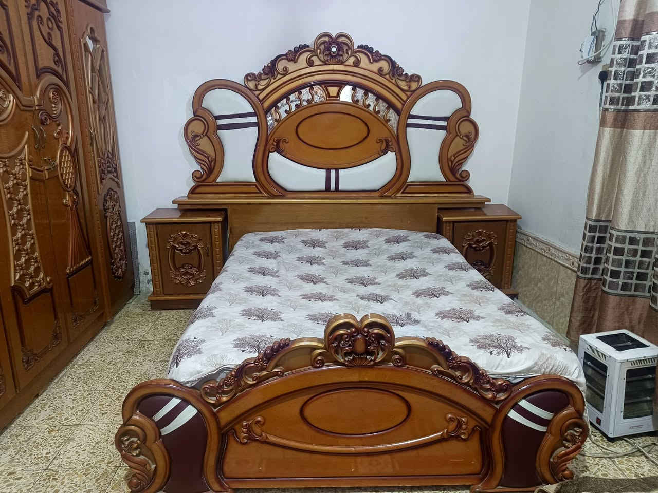 السلام عليكم غرفه جديده للبيع كل كسر مابيه السعر 700
***********
