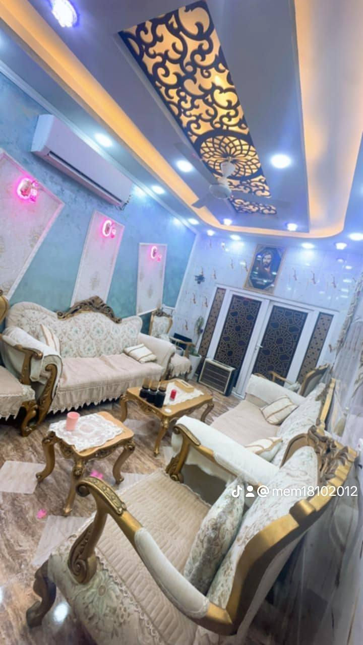 #اللهم صل على محمد وال محمد 
بيت ١٠٠م طابق واحد طابوق جمهوري مربع بالجاير مقابيل مستشفى الكفيل يصلح سكن او حسينيه للزوار لقربة من الإمام الحسين ع يبعد عن الحرم ٢ كيلو مشي نصف ساعه بالسياره دقايق .....يتكون الدار من ٢ غرف نوم وستقبال مدخلين البيت سند ٢٥اقرار محكمه مكاتبه مع صاحب الأرض مباشرتا...
سعر الدار ١١٥ مليون ....بسعر قطعه البيت اخوان ....
لاستفسار الاتصال 
***********
